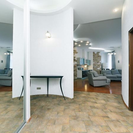 Apartamento Lux Near Maidan, Khreschutyk 3Br Kiev Exterior foto