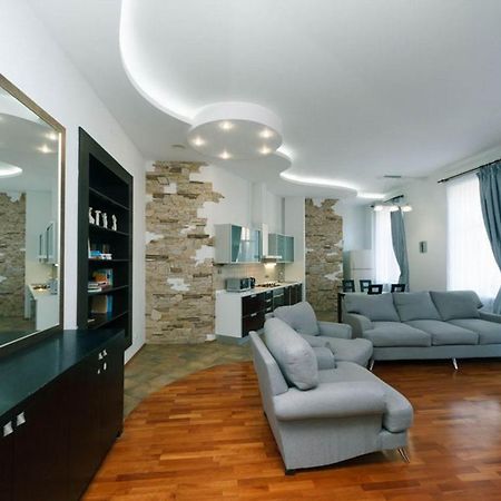 Apartamento Lux Near Maidan, Khreschutyk 3Br Kiev Exterior foto