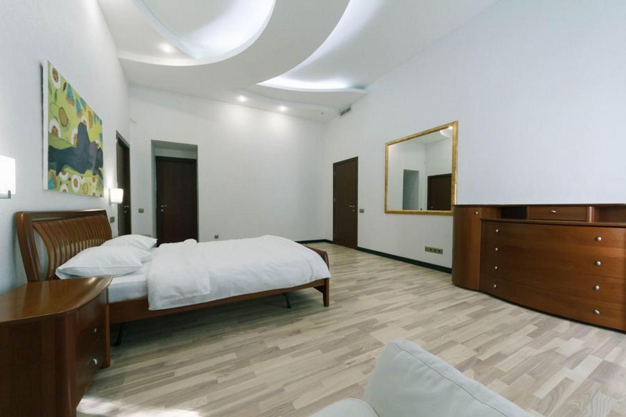 Apartamento Lux Near Maidan, Khreschutyk 3Br Kiev Exterior foto