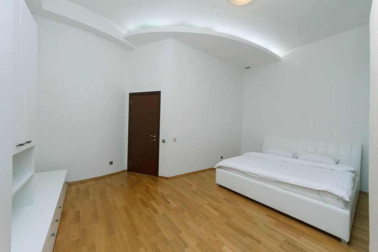Apartamento Lux Near Maidan, Khreschutyk 3Br Kiev Exterior foto
