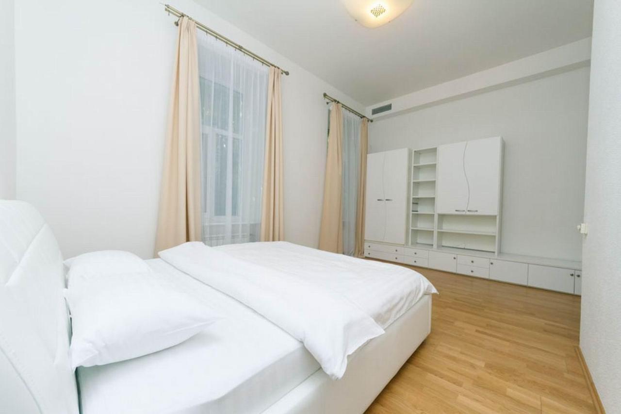 Apartamento Lux Near Maidan, Khreschutyk 3Br Kiev Exterior foto