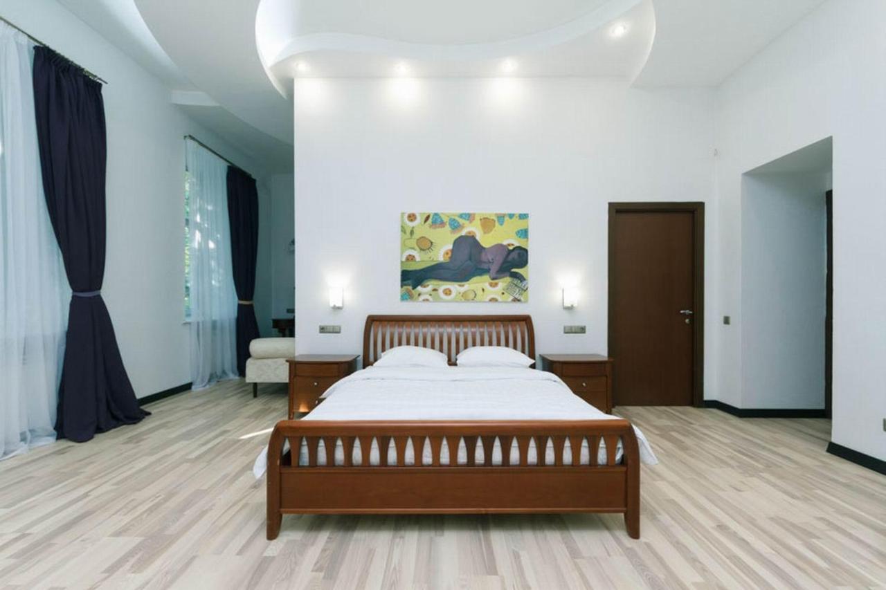 Apartamento Lux Near Maidan, Khreschutyk 3Br Kiev Exterior foto